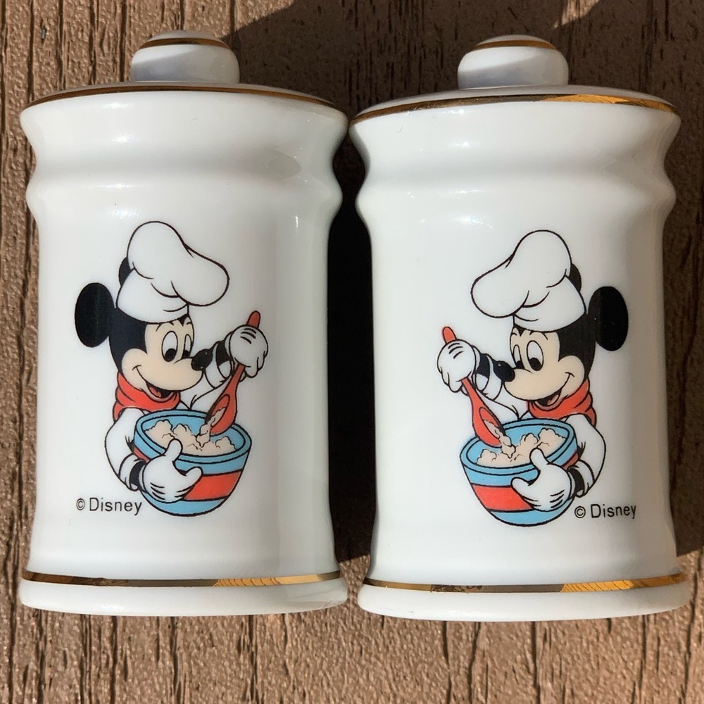 DISNEY CHEF BAKING MICKEY SALT & PEPPER SHAKERS RARE BAKERS SET NEW & NEVER USED